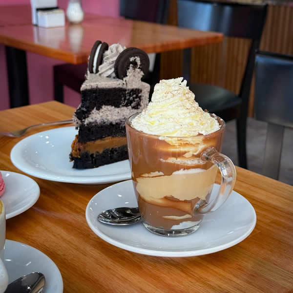 Bebida rosa Mokarella